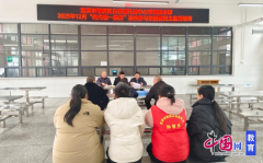 <b>宜宾翠屏孔滩核心校“两代表一委员”参取校园</b>